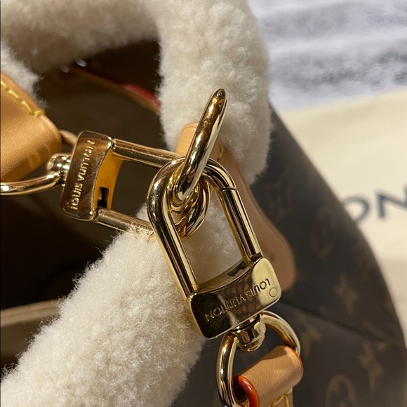 Authentic Louis Vuitton Cozygram Neonoe BB - Picture 7 of 8